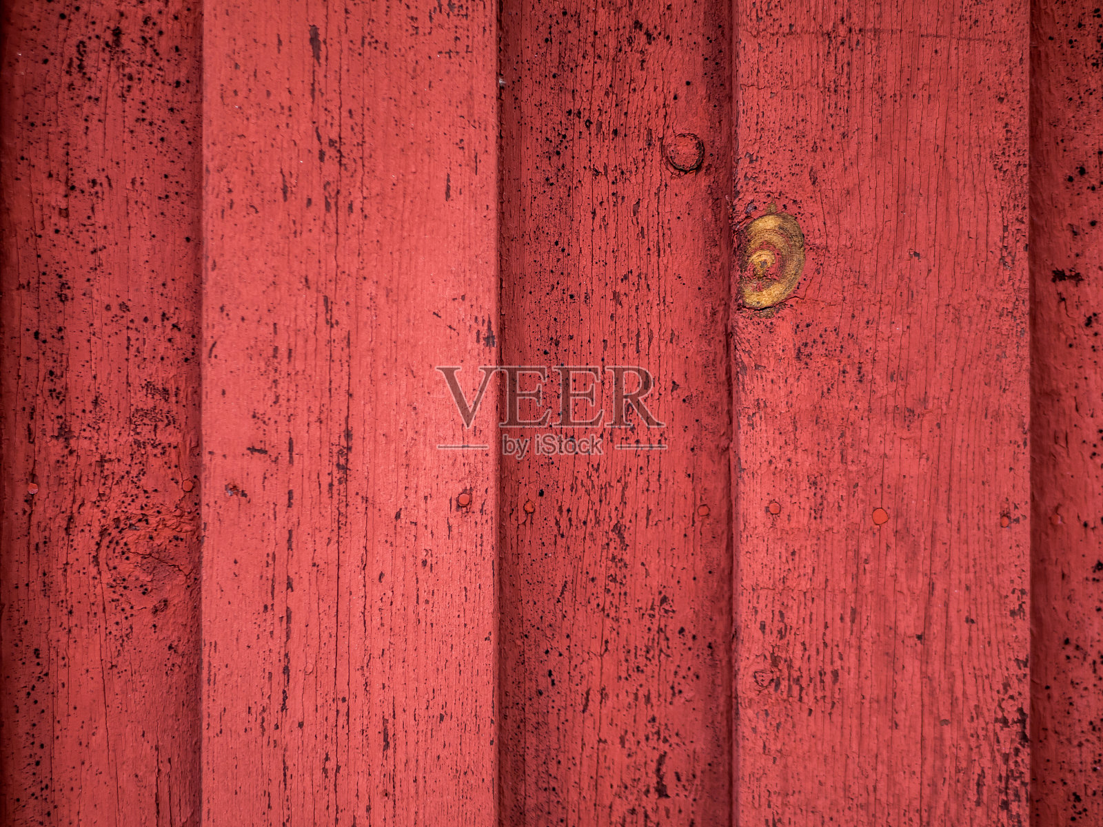 房子的旧红木背景。典型的瑞典色彩。照片摄影图片