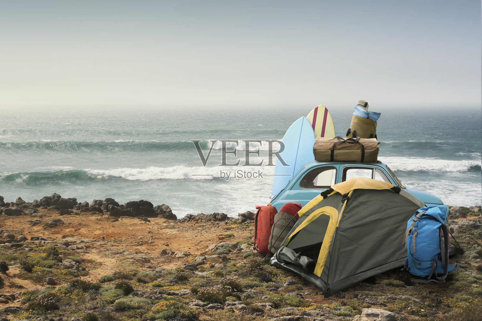 有帐篷和汽车的旅游营地照片摄影图片