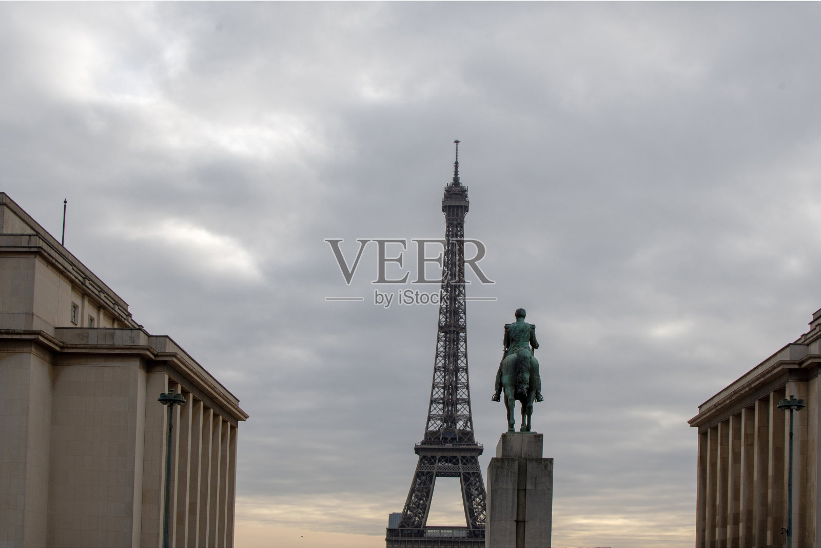 冬天的巴黎埃菲尔铁塔照片摄影图片