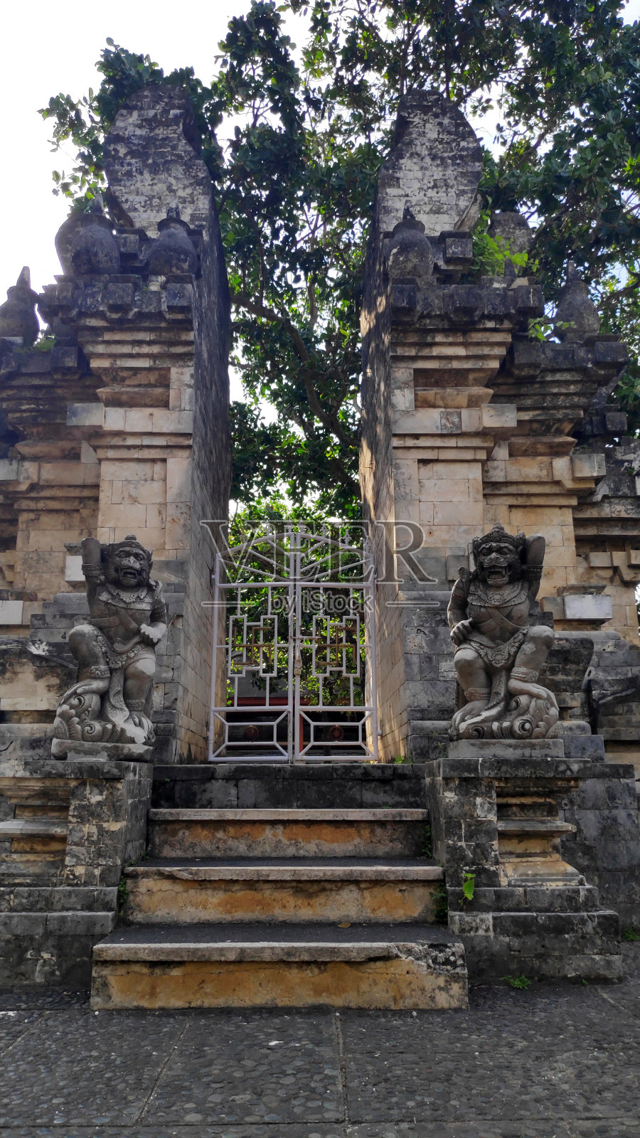 巴厘岛乌鲁瓦图神庙的大门照片摄影图片
