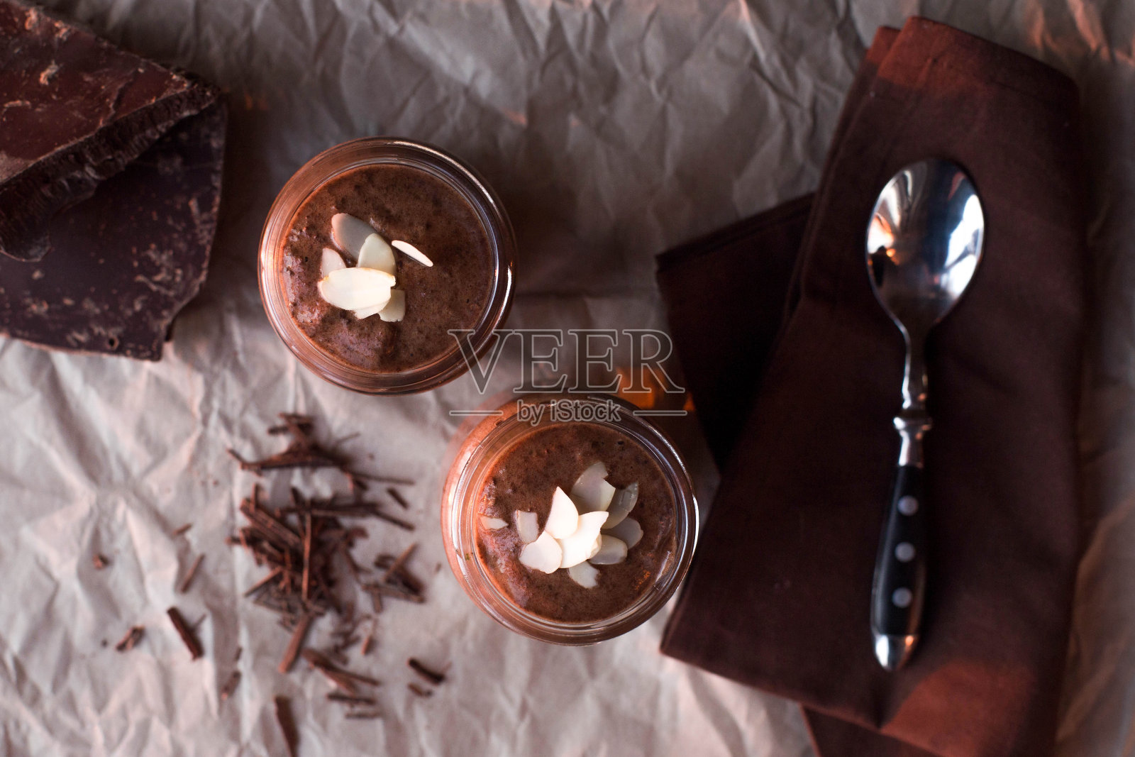 巧克力杏仁原味酸奶照片摄影图片