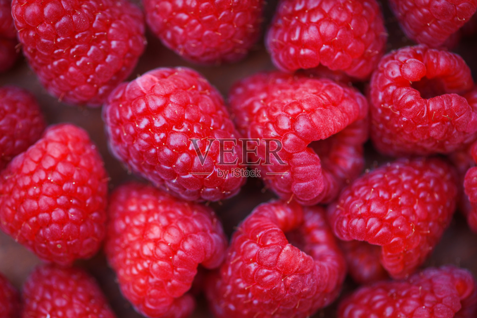 新鲜的覆盆子纹理/接近红色的覆盆子水果背景俯视图照片摄影图片