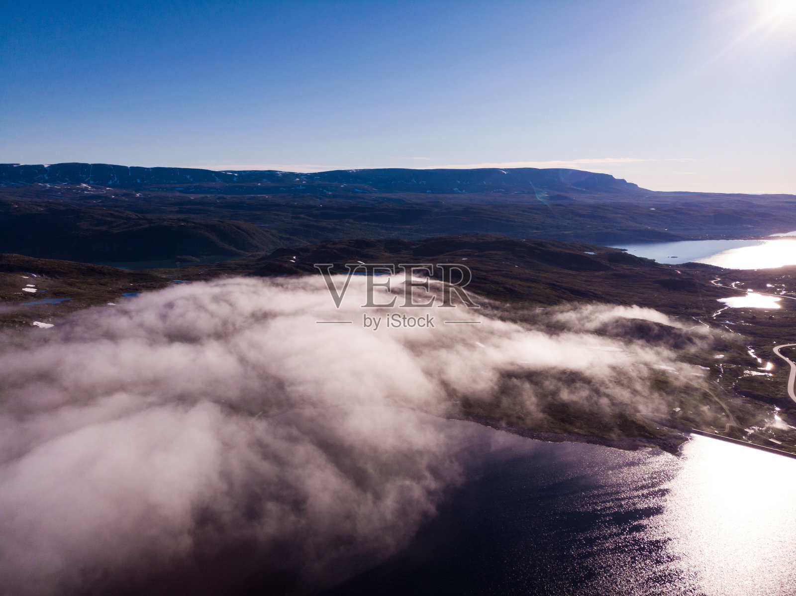 湖面上的云朵，挪威哈当厄·维达景观照片摄影图片
