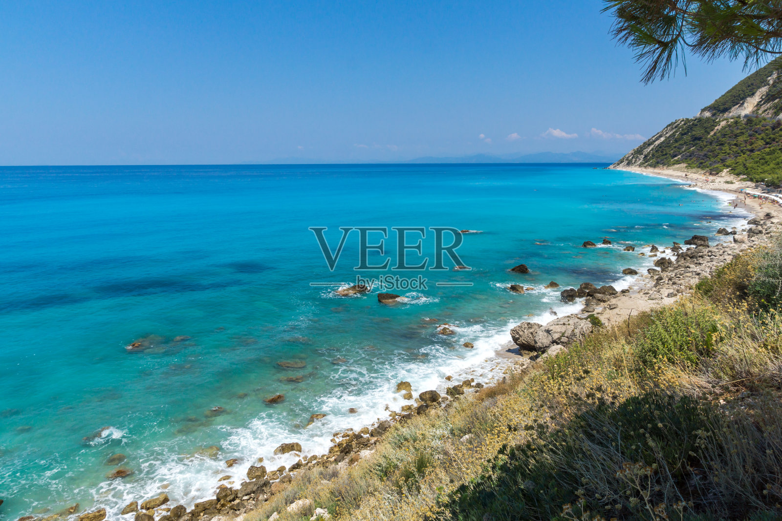 希腊爱奥尼亚群岛莱夫卡达，Kokkinos Vrachos海滩，蓝色海水照片摄影图片