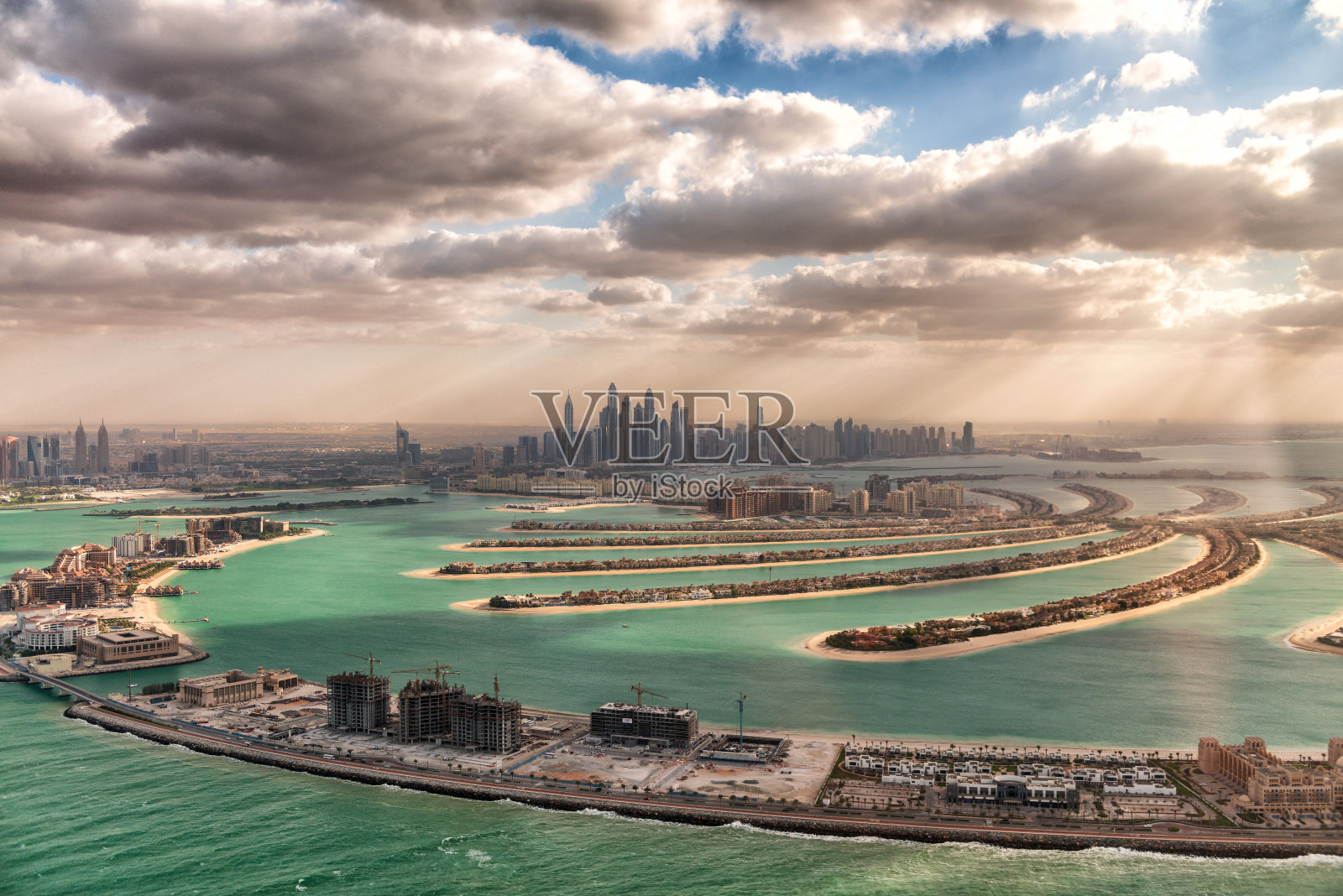 迪拜日落鸟瞰图，阿拉伯联合酋长国照片摄影图片