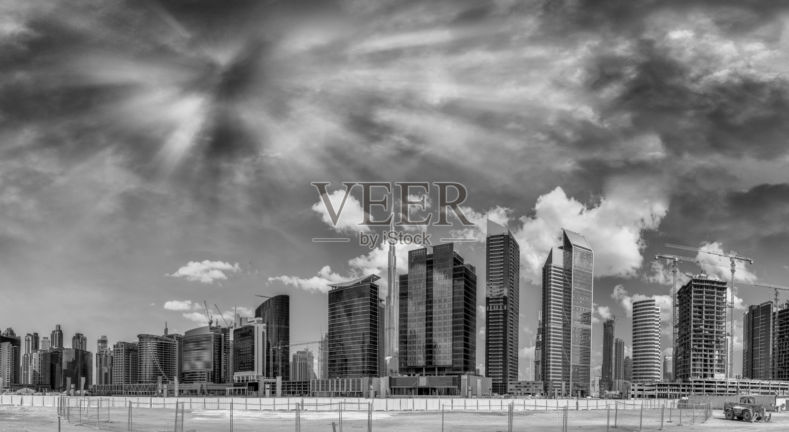 迪拜市中心的黑白建筑，阿联酋照片摄影图片