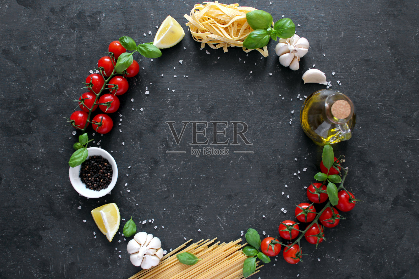 食物背景与传统食材地中海美食在石头背景。照片摄影图片