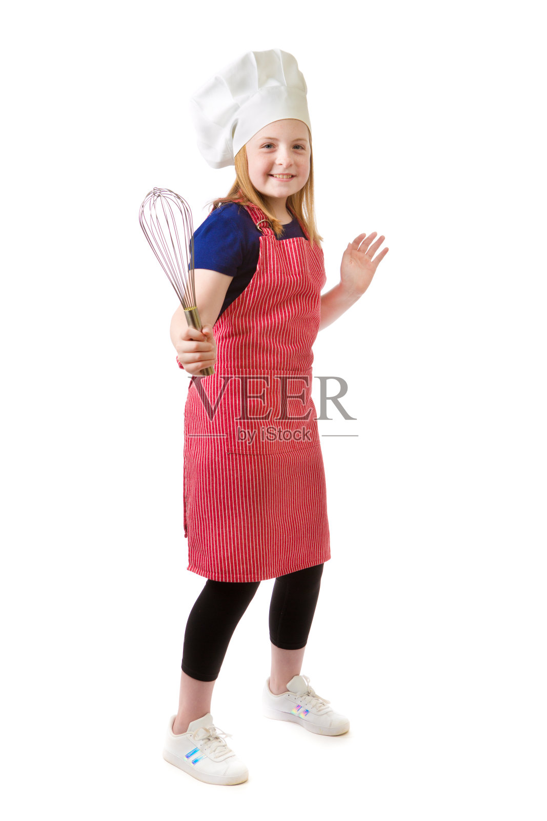 年轻女孩未来的职业抱负:成为白人背景下的厨师照片摄影图片