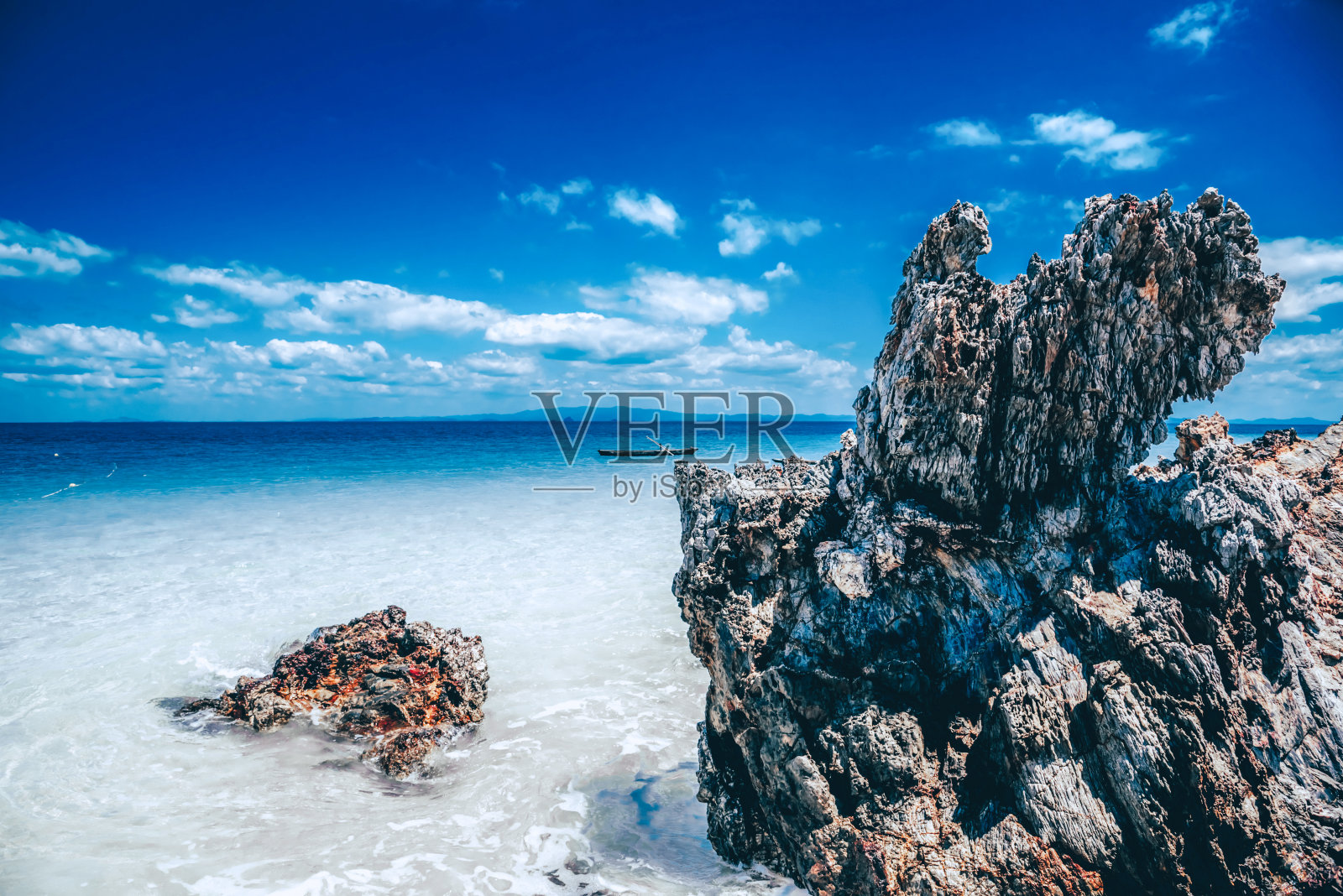 缅甸萨利岛的海滩和岩石照片摄影图片