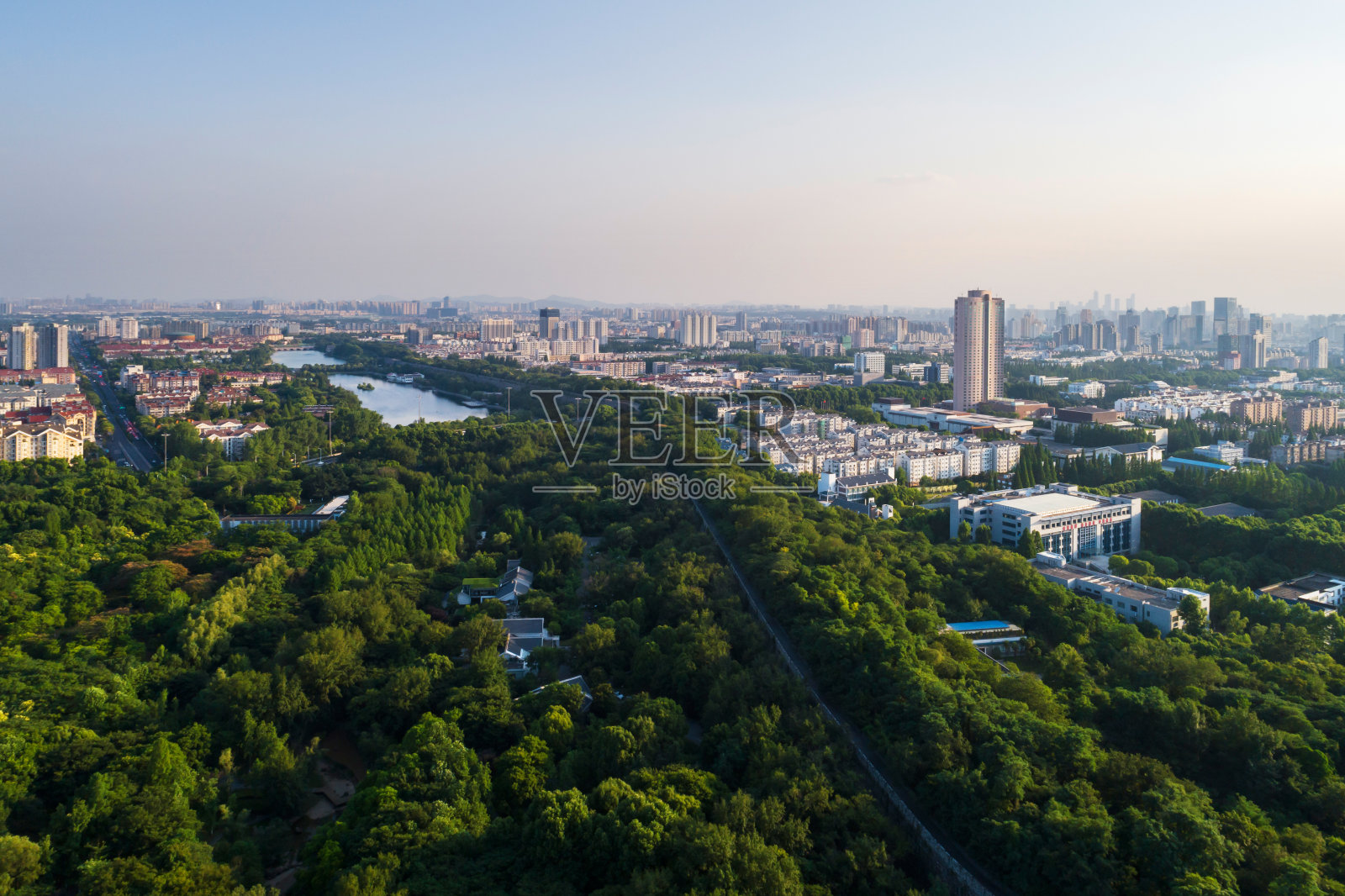 南京，中国江苏省，城市景观的高层视图照片摄影图片
