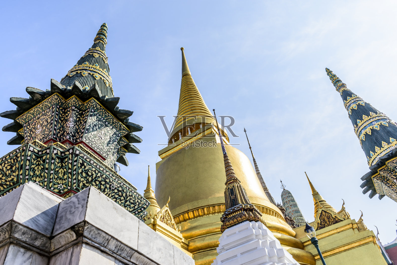 泰国曼谷翡翠佛寺和大皇宫的宝塔照片摄影图片
