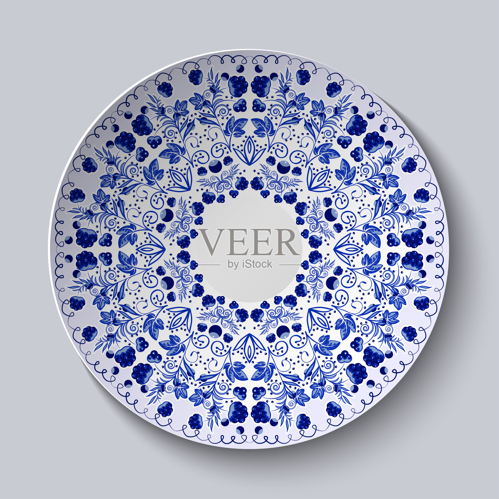 蓝色的浆果和花朵点缀。图案被应用在陶瓷板上。插画图片素材