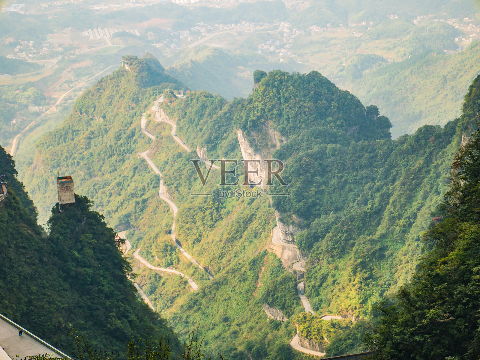 中国张家界市天门山国家公园天门洞的美丽风景照片摄影图片