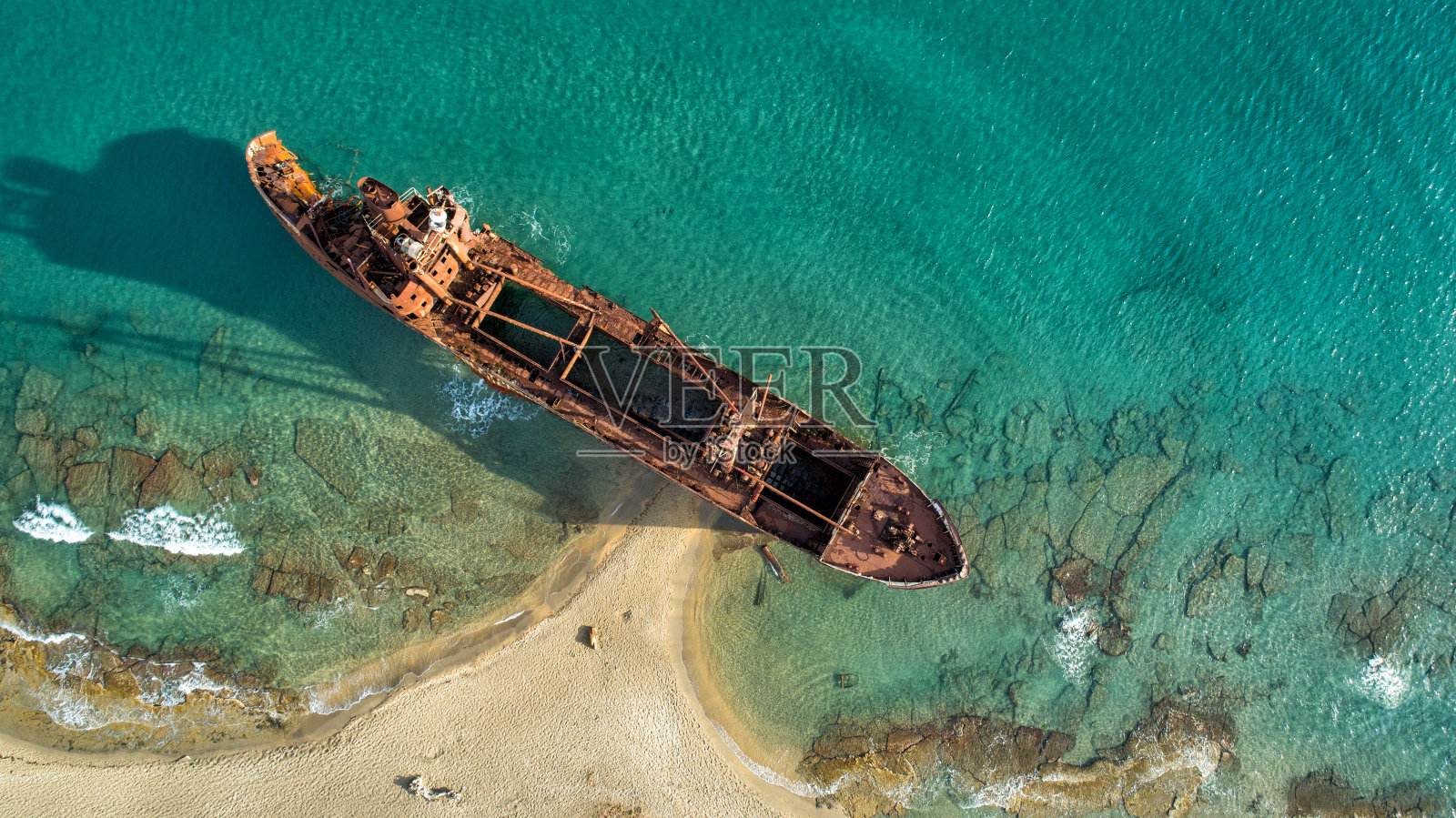 伯罗奔尼撒半岛南部海岸发生海难照片摄影图片