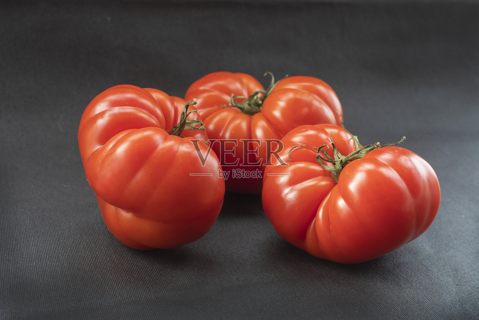 漂亮的新鲜有机番茄照片摄影图片