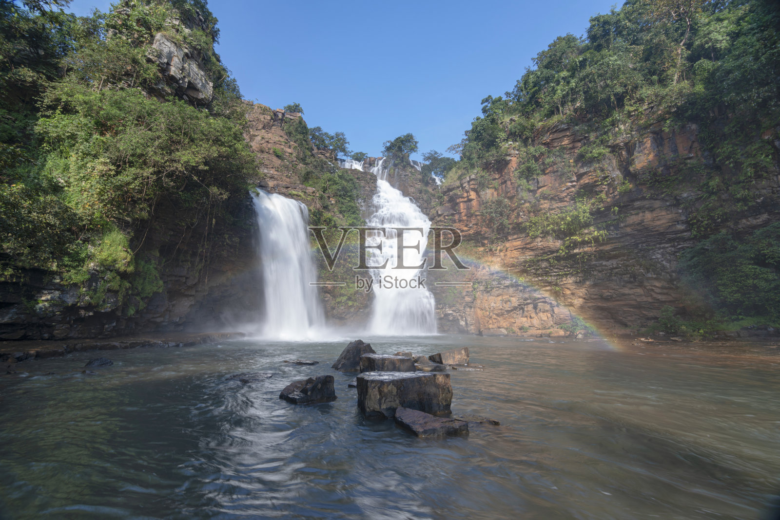 Tirathgarh瀑布或Teerathgarh瀑布，Kanger Ghati在Bastar区，Chattisgarh，印度照片摄影图片