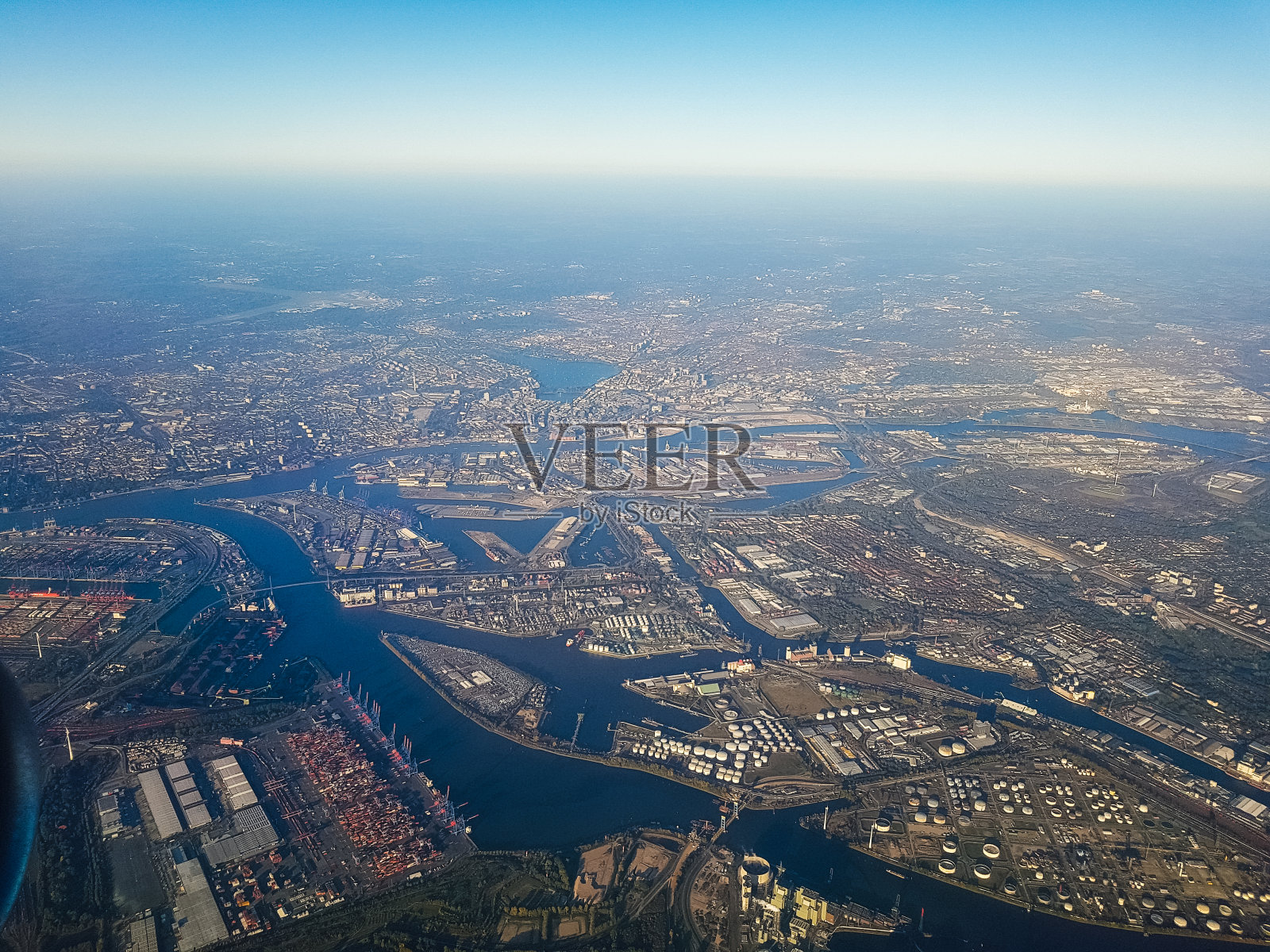 从飞机上看汉堡港照片摄影图片