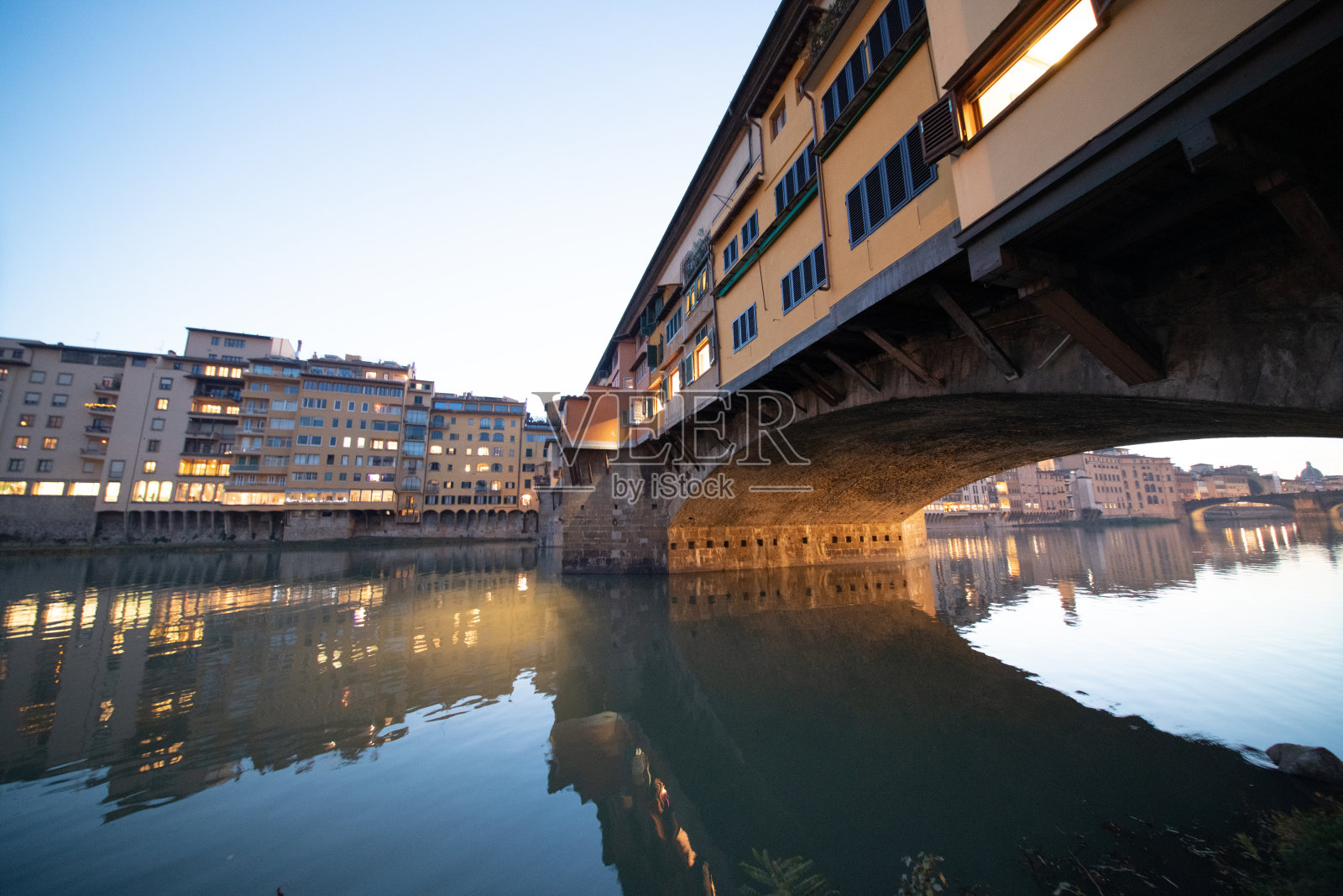 欧洲。意大利。维琪奥桥日落时的美景。佛罗伦萨，佛罗伦萨大都会照片摄影图片