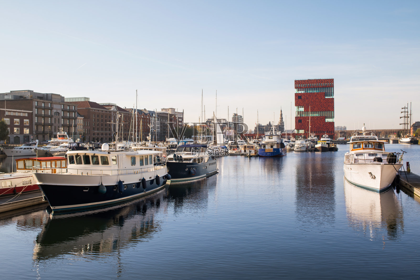 比利时安特卫普的现代Eilandje地区和港口照片摄影图片
