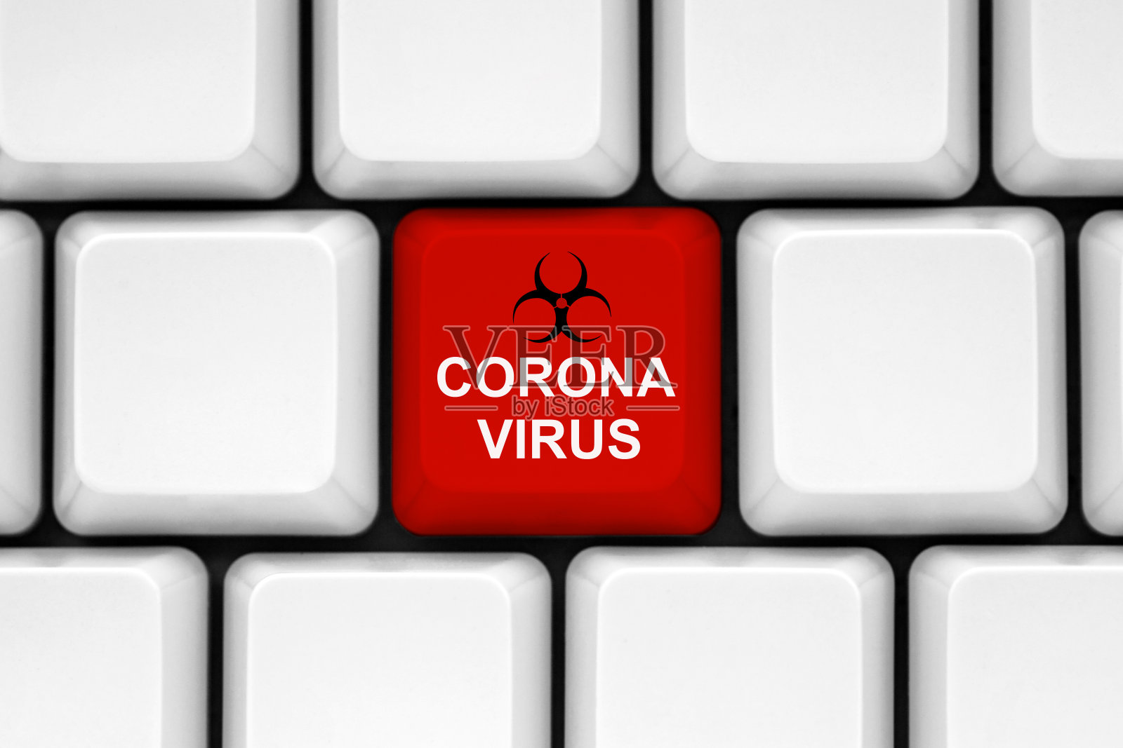 白色键盘上的红色“冠状病毒”按钮。照片摄影图片