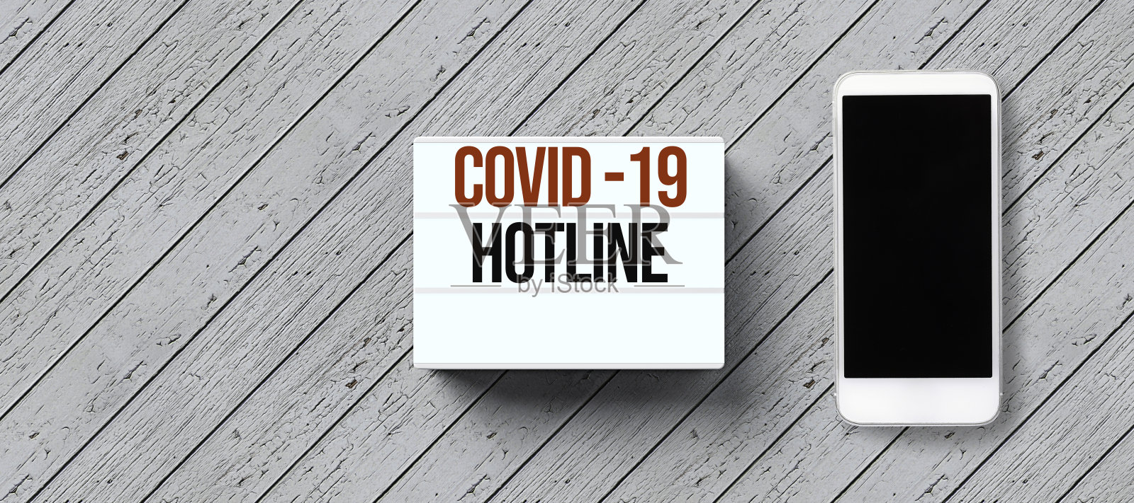 灯箱配有COVID-19短信热线和空电话号码照片摄影图片