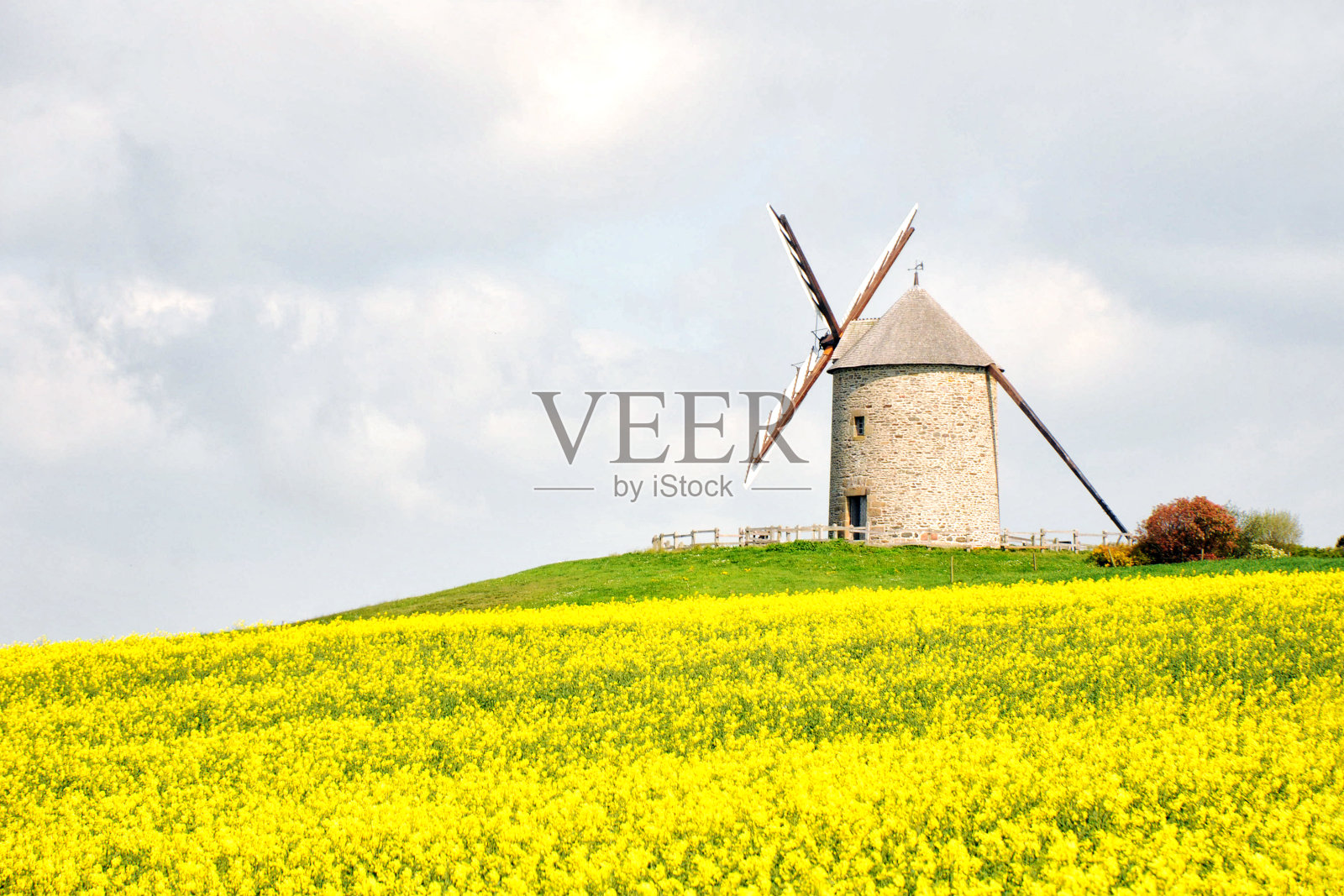 莫德雷风车，法国诺曼底的一座古老风车照片摄影图片