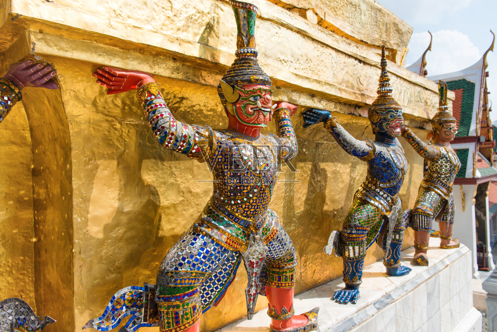 曼谷翡翠佛寺守卫的雕像照片摄影图片