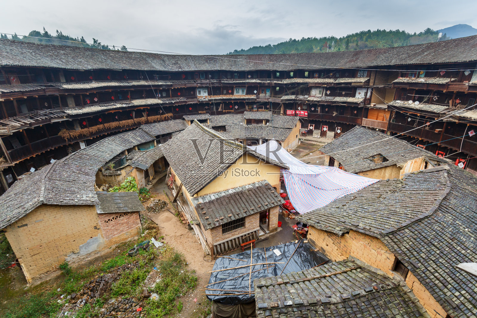 土楼景观:传统的圆屋客家人(福建省，中国)照片摄影图片