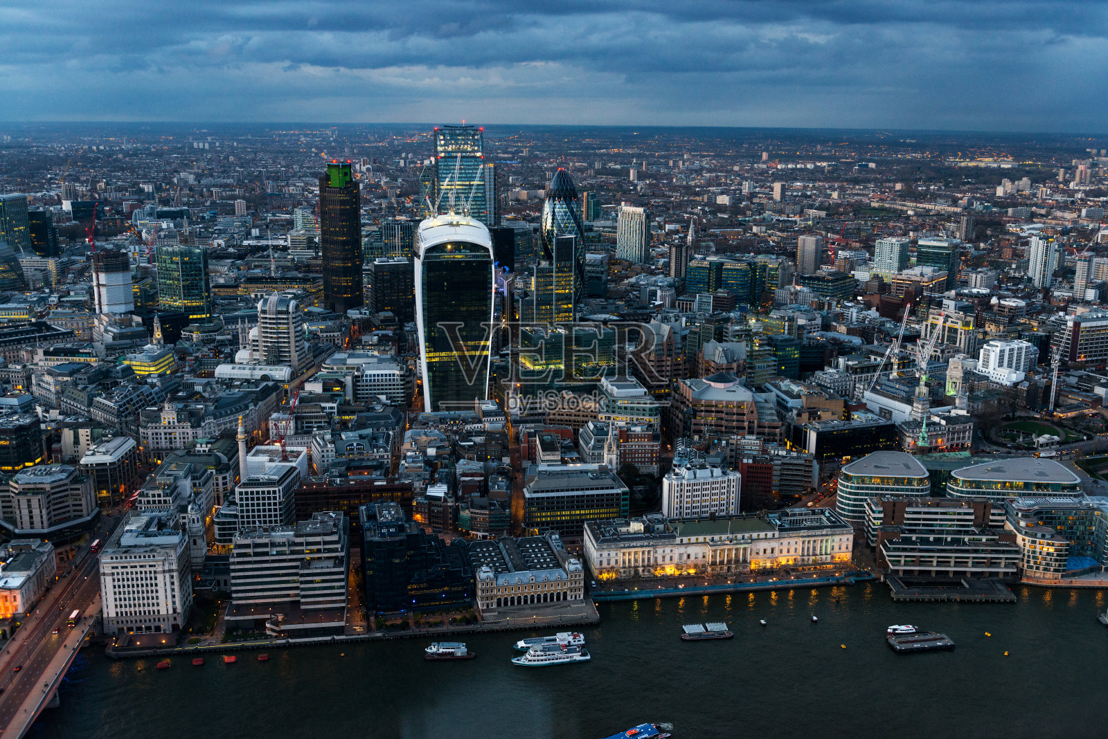 黄昏时的伦敦城市景观照片摄影图片