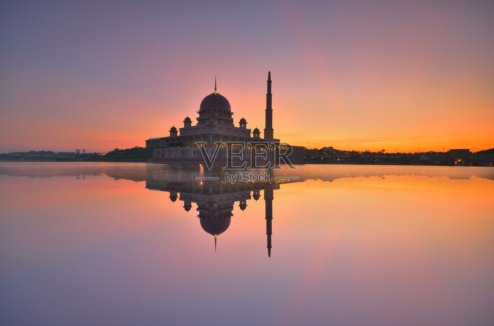 普陀清真寺的日出。马来西亚著名的旅游景点之一。照片摄影图片