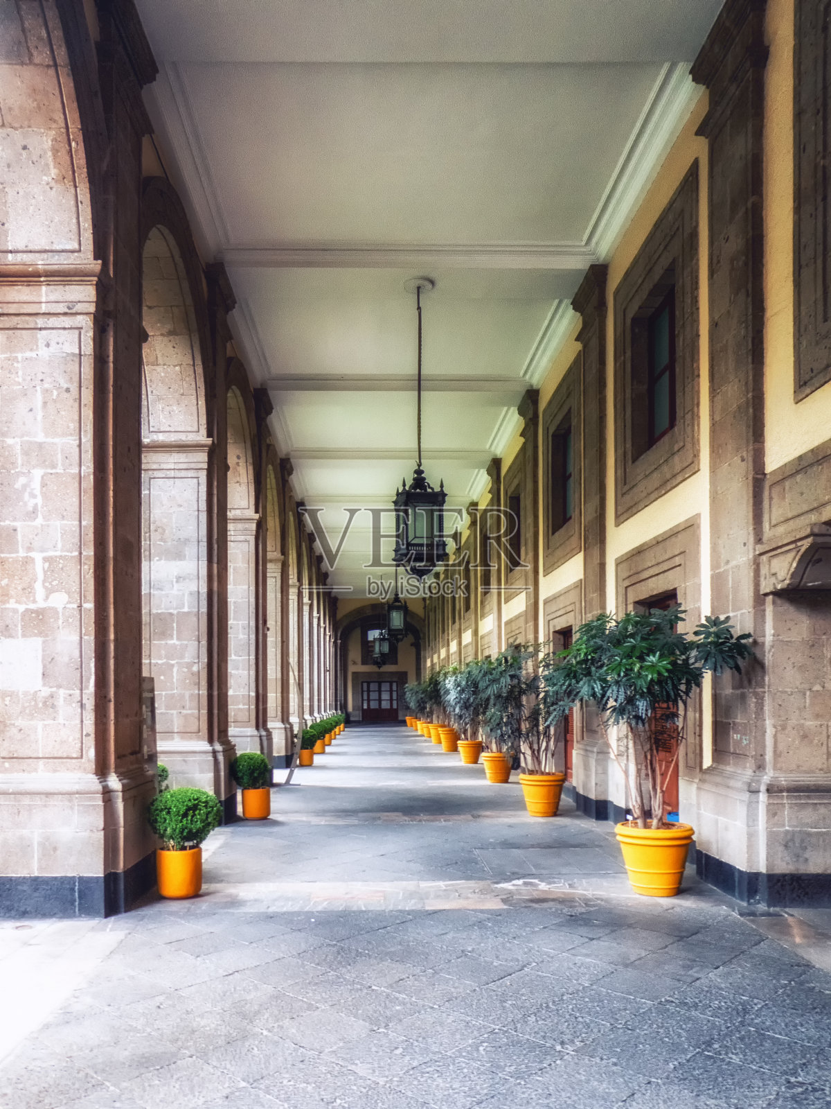 墨西哥城国家宫殿的室外走廊照片摄影图片