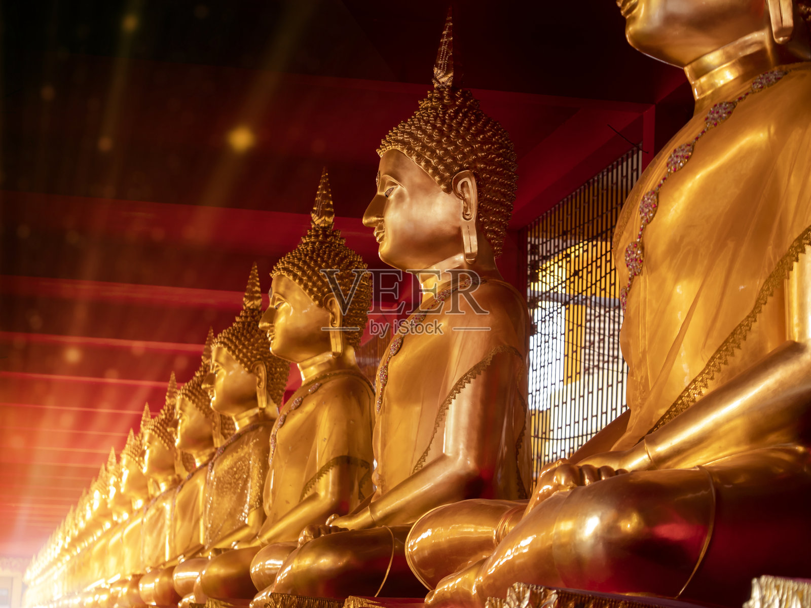 位于泰国乌泰他尼的佛寺，佛祖寺。照片摄影图片