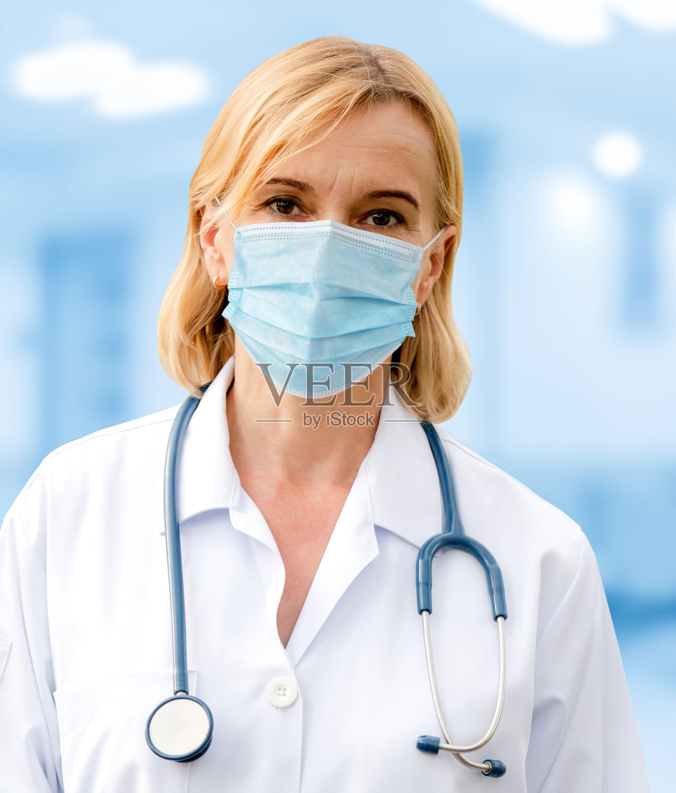 医生在医院戴口罩，以防止冠状病毒病或COVID-19。照片摄影图片