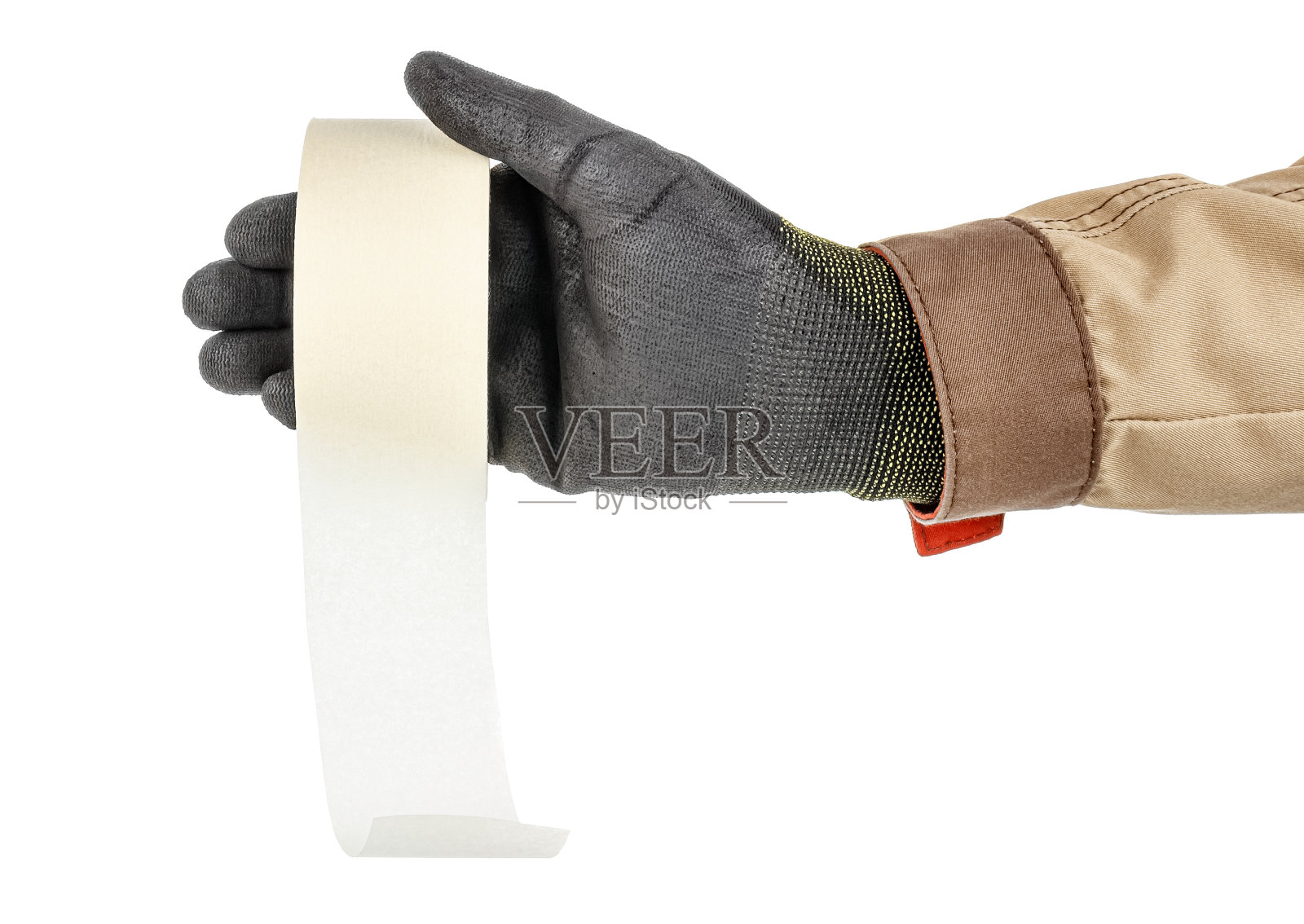 工人手戴黑色防护手套和棕色均匀地拿着卷筒纸胶带隔离在白色背景上照片摄影图片