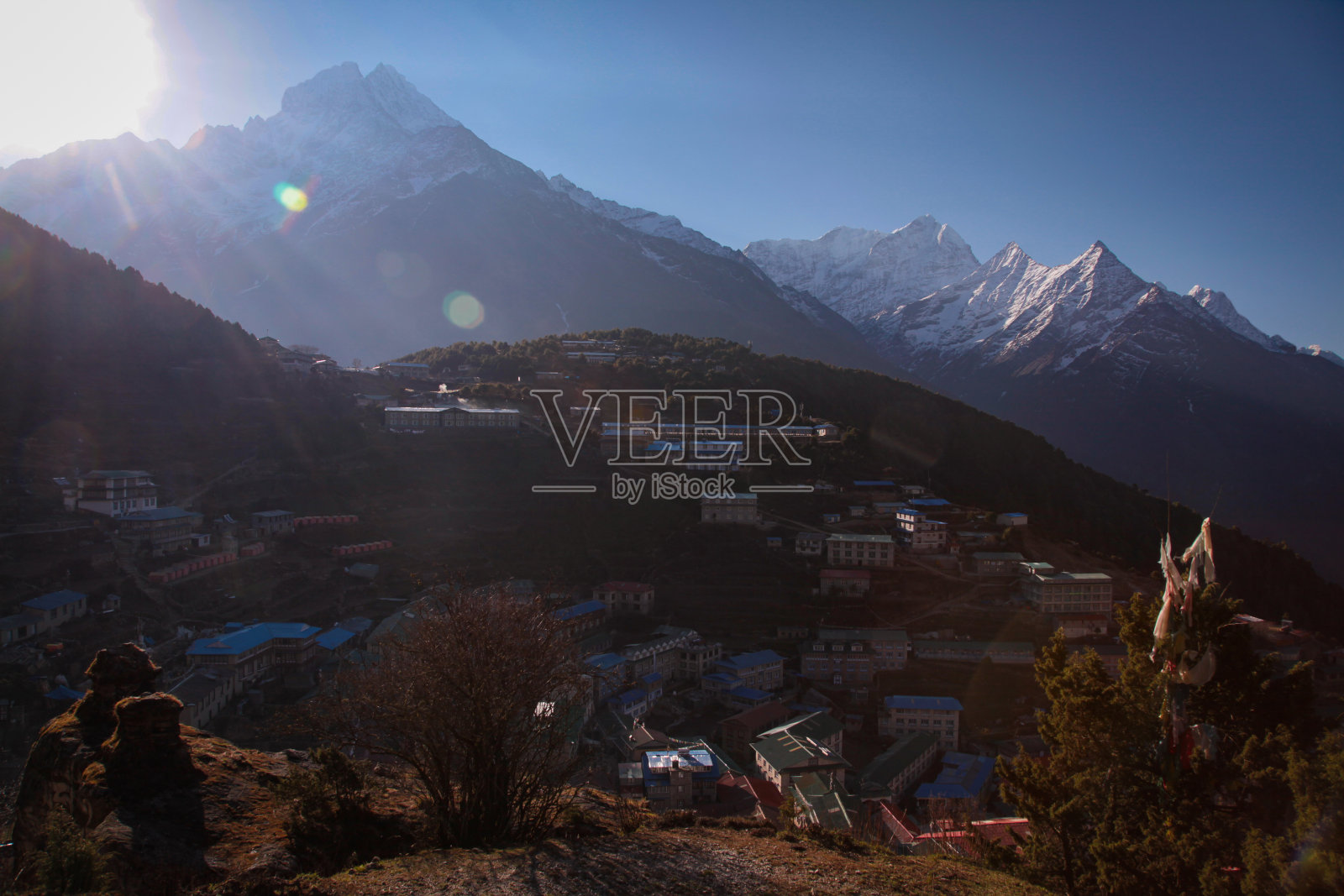 尼泊尔纳姆切集市令人惊叹的早晨景色照片摄影图片