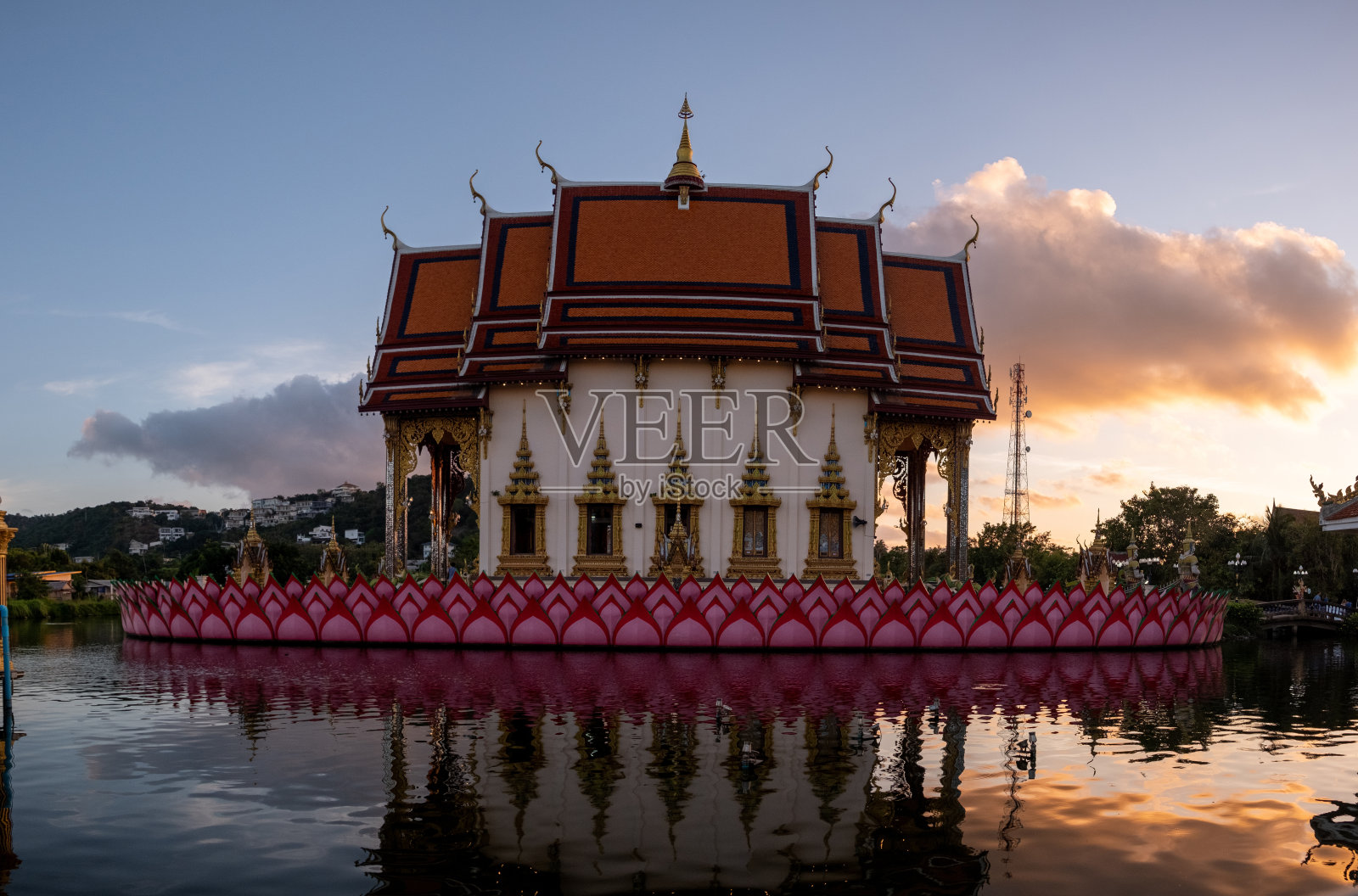 泰国苏梅岛的佛教寺庙照片摄影图片