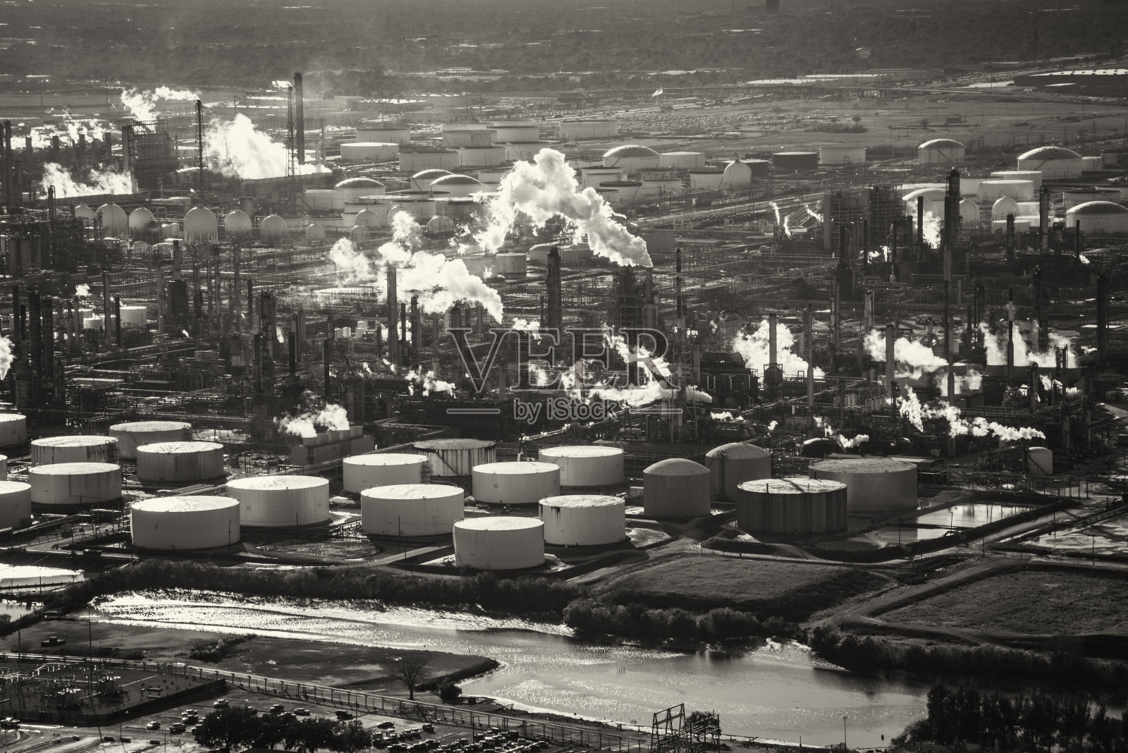 炼油厂烟囱照片摄影图片