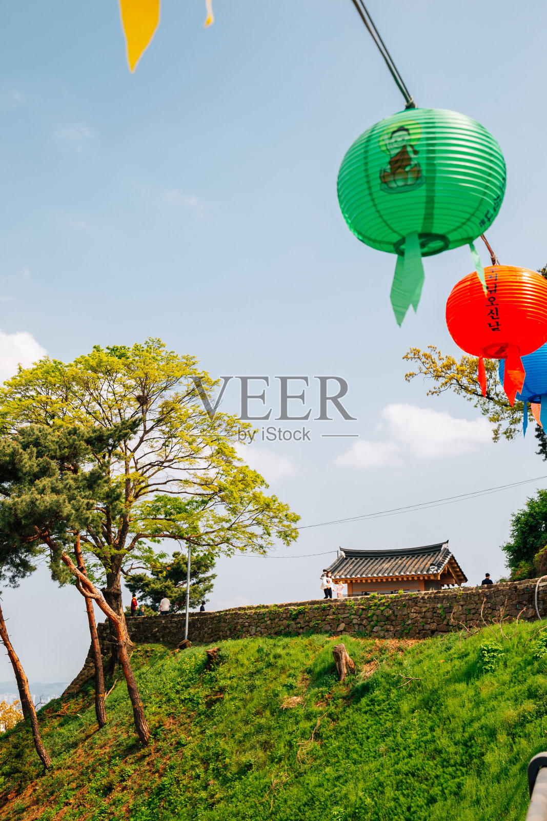位于韩国乌山的Doksanseong要塞佛诞彩灯寺照片摄影图片