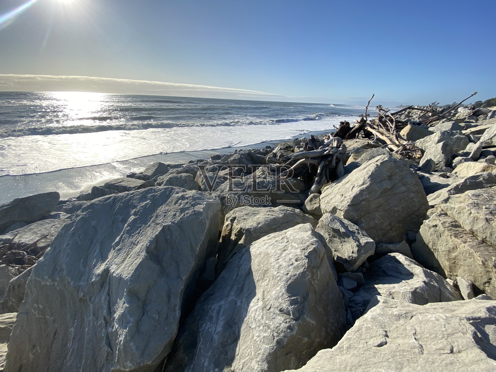 岩石在海滩照片摄影图片