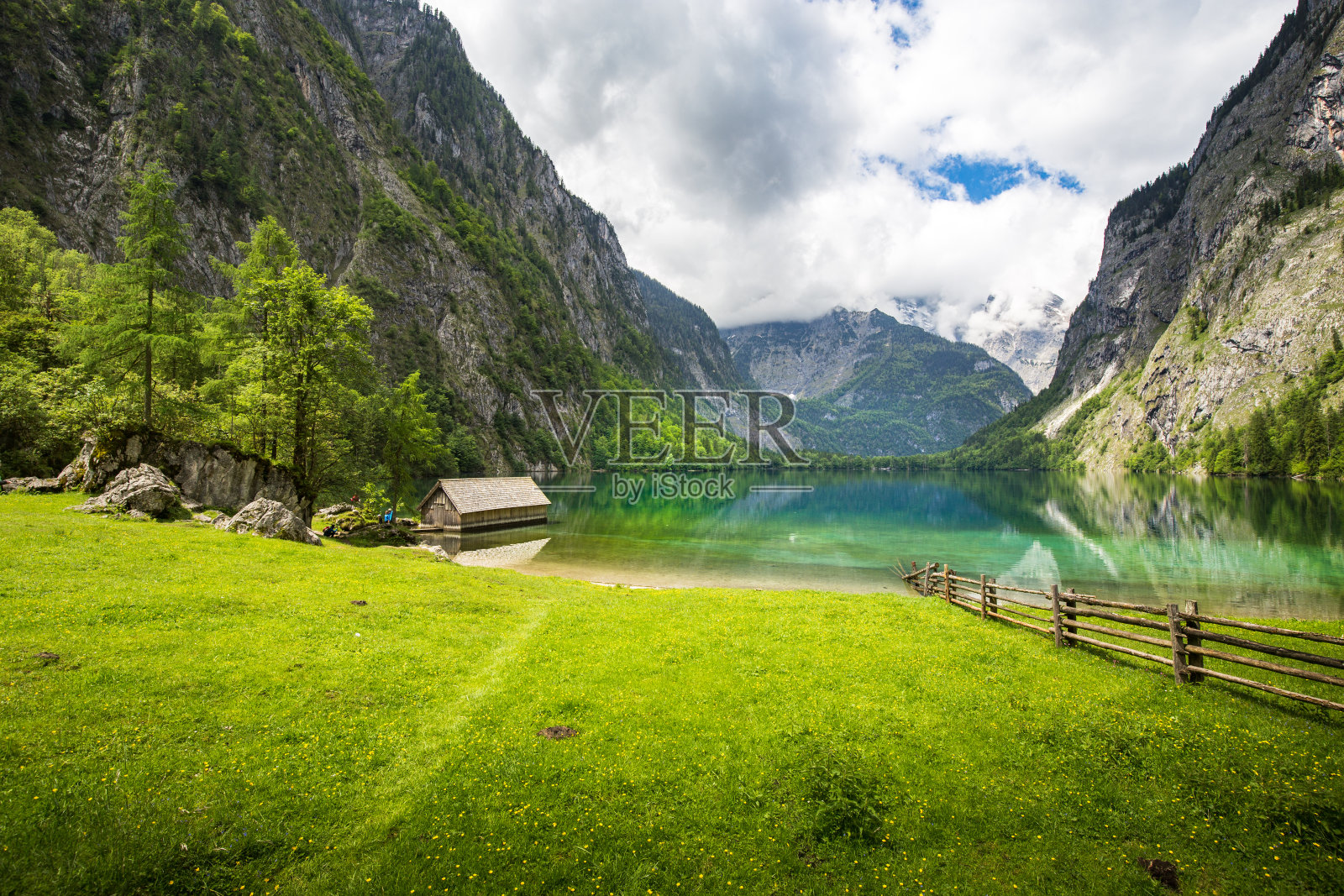 风景秀丽的欧伯湖在夏季，巴伐利亚，德国照片摄影图片
