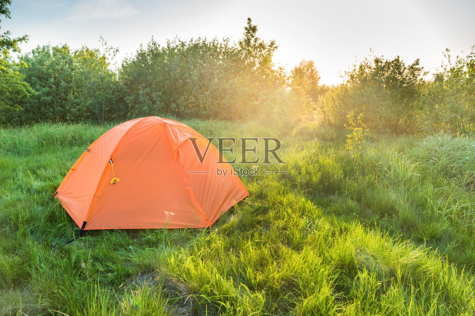 日落时分的帐篷露营照片摄影图片