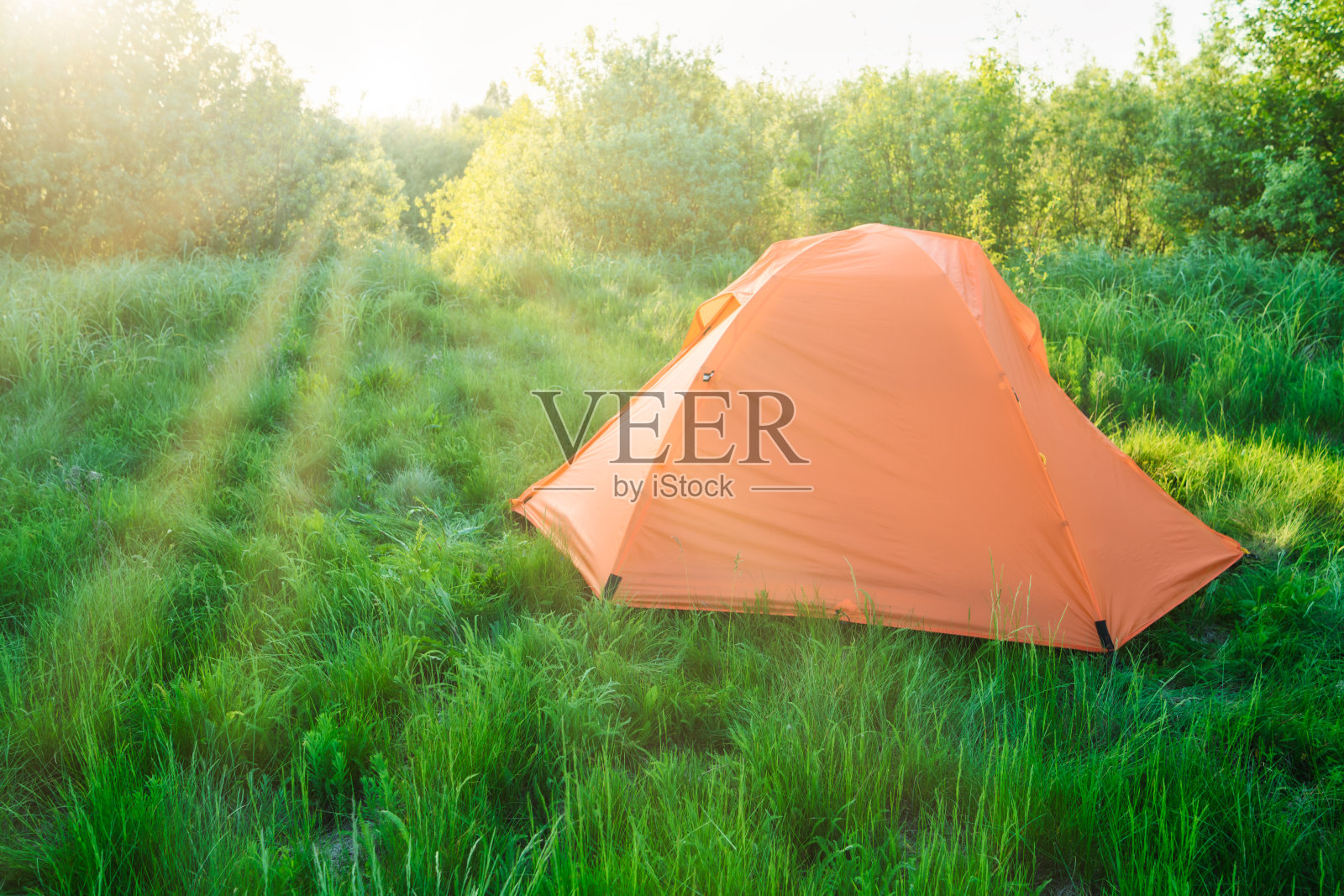 日落时分的帐篷露营照片摄影图片
