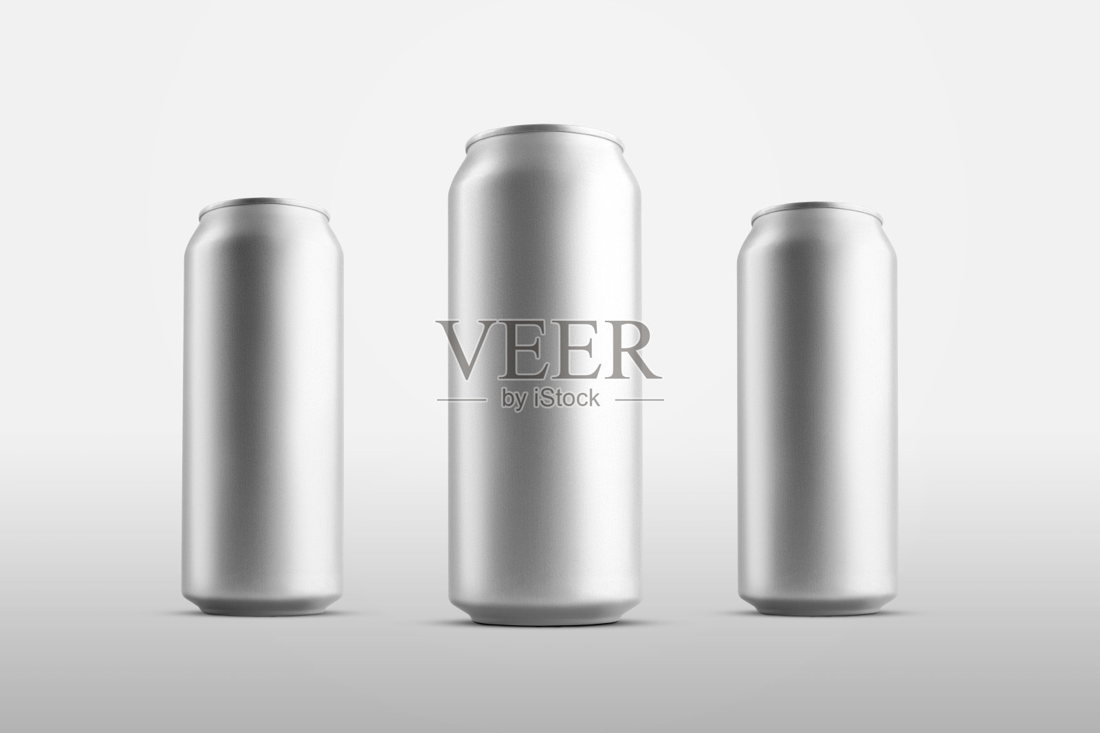 一套空罐与饮料，水或啤酒，500毫升铝容器的设计，图案展示。照片摄影图片
