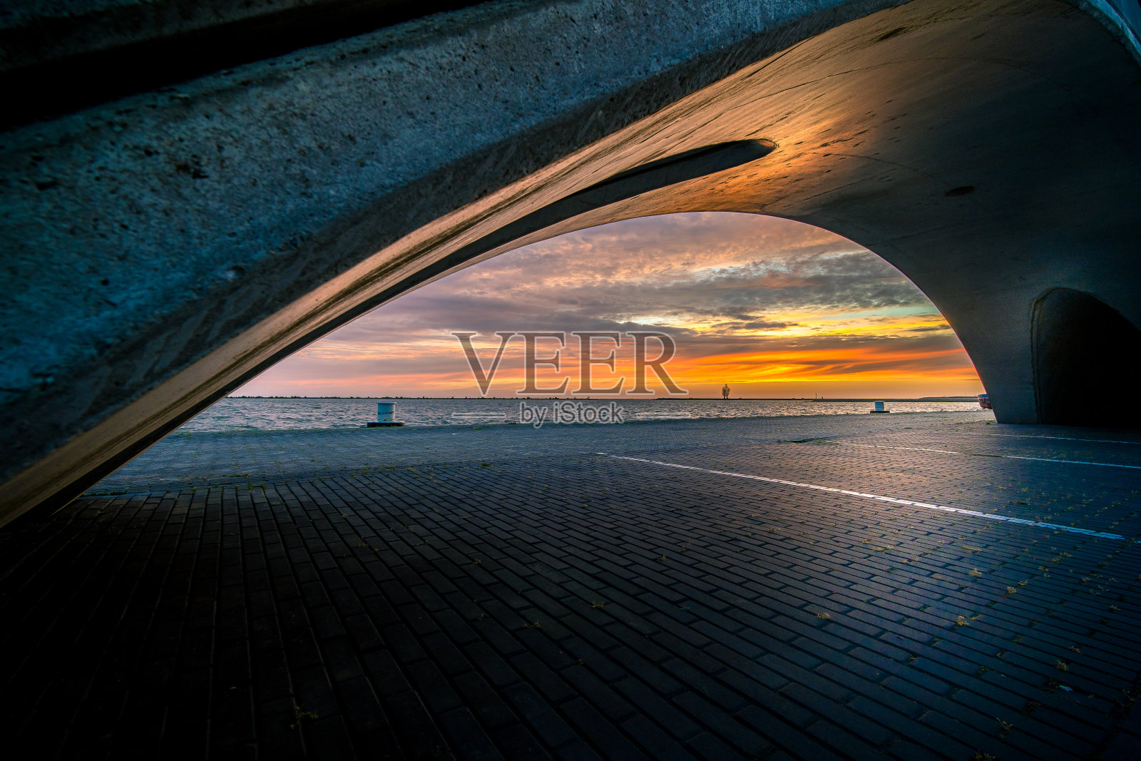 2020年5月:英国视觉艺术家Antony Gormley作品曝光。莱利斯塔德港，弗莱弗兰省，荷兰照片摄影图片