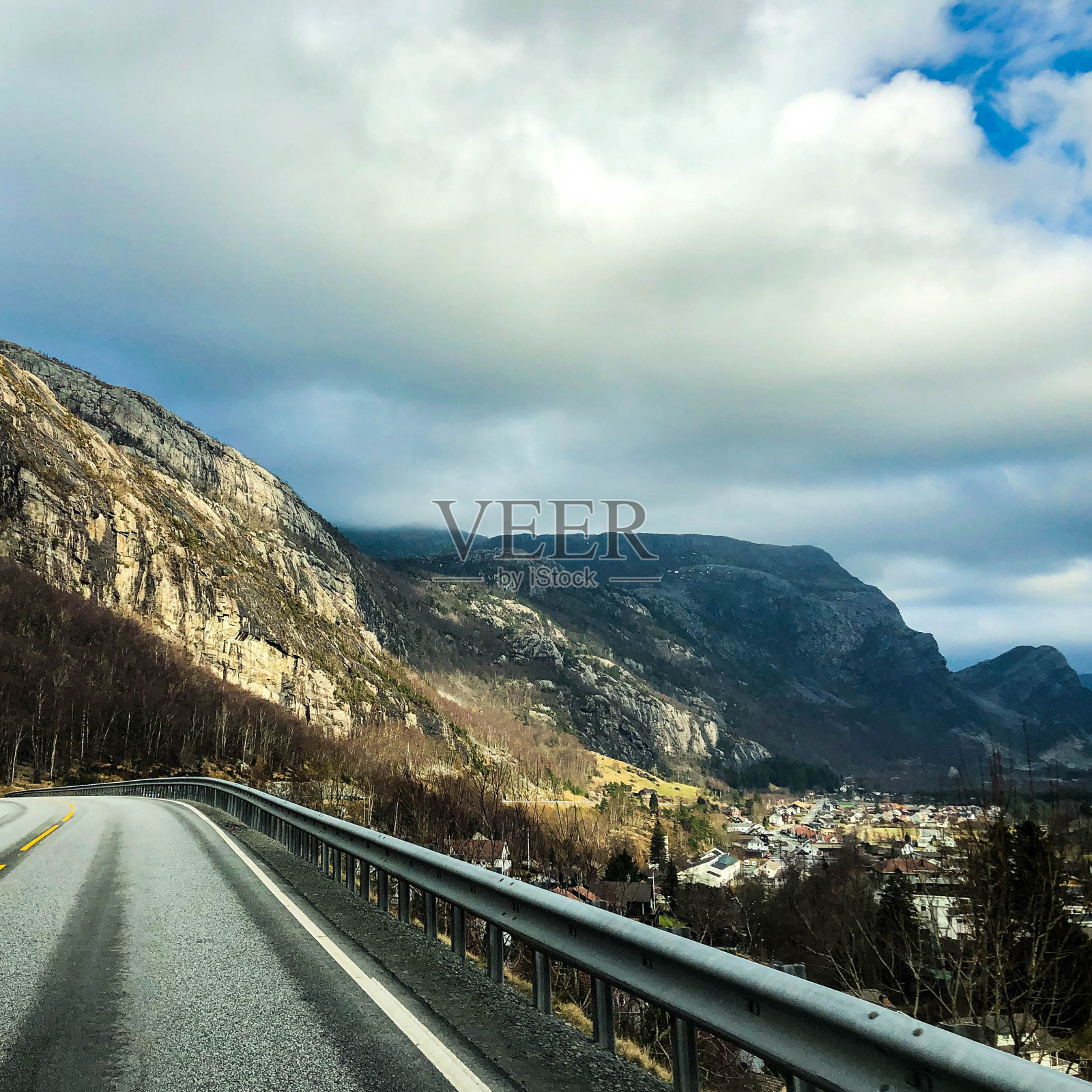 挪威西南部崎岖的山区景观照片摄影图片