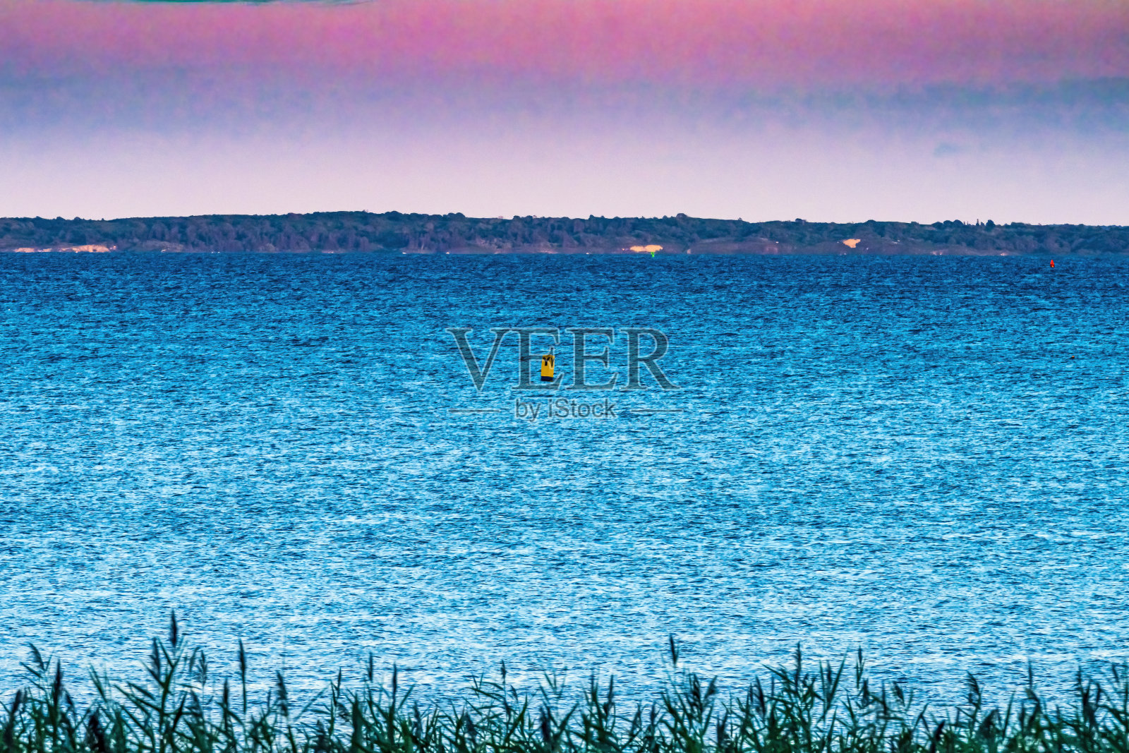 马塞诸塞州达特茅斯的帕达那拉姆日落黄色浮标海洋照片摄影图片