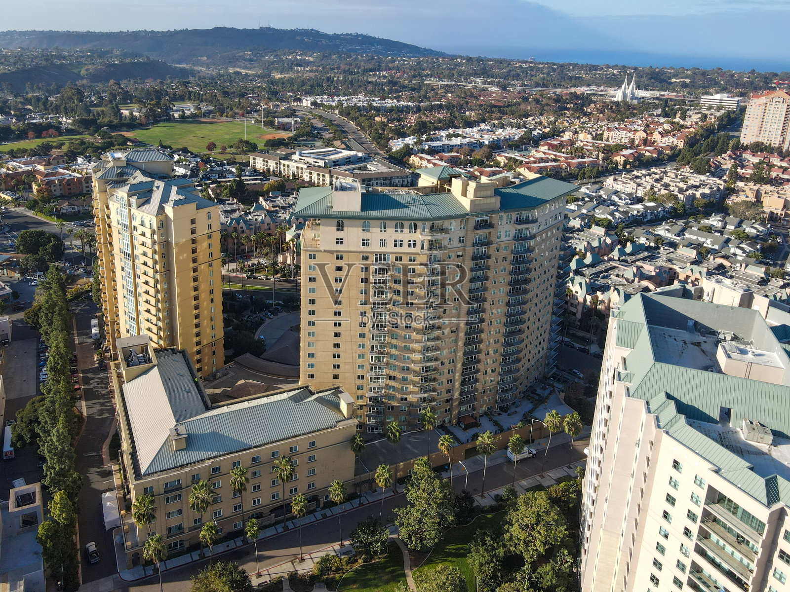 UTC鸟瞰图，大学城大型住宅和商业，圣地亚哥照片摄影图片