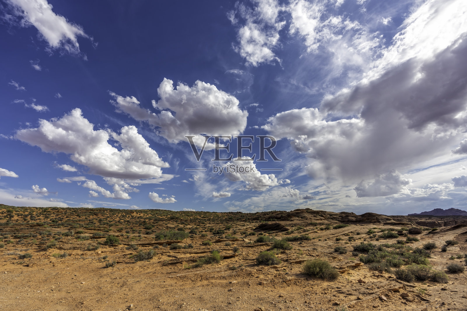 沙漠景观和蓝天白云，犹他州照片摄影图片
