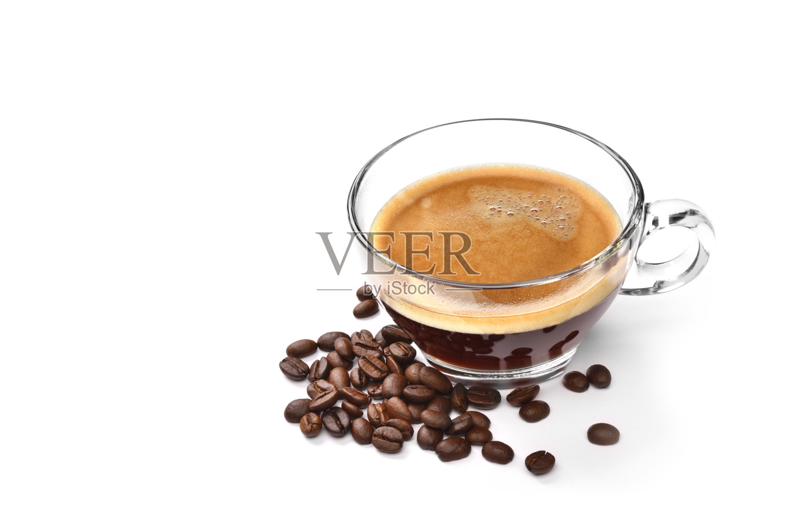 一杯浓缩咖啡和咖啡豆隔离在白色的背景照片摄影图片
