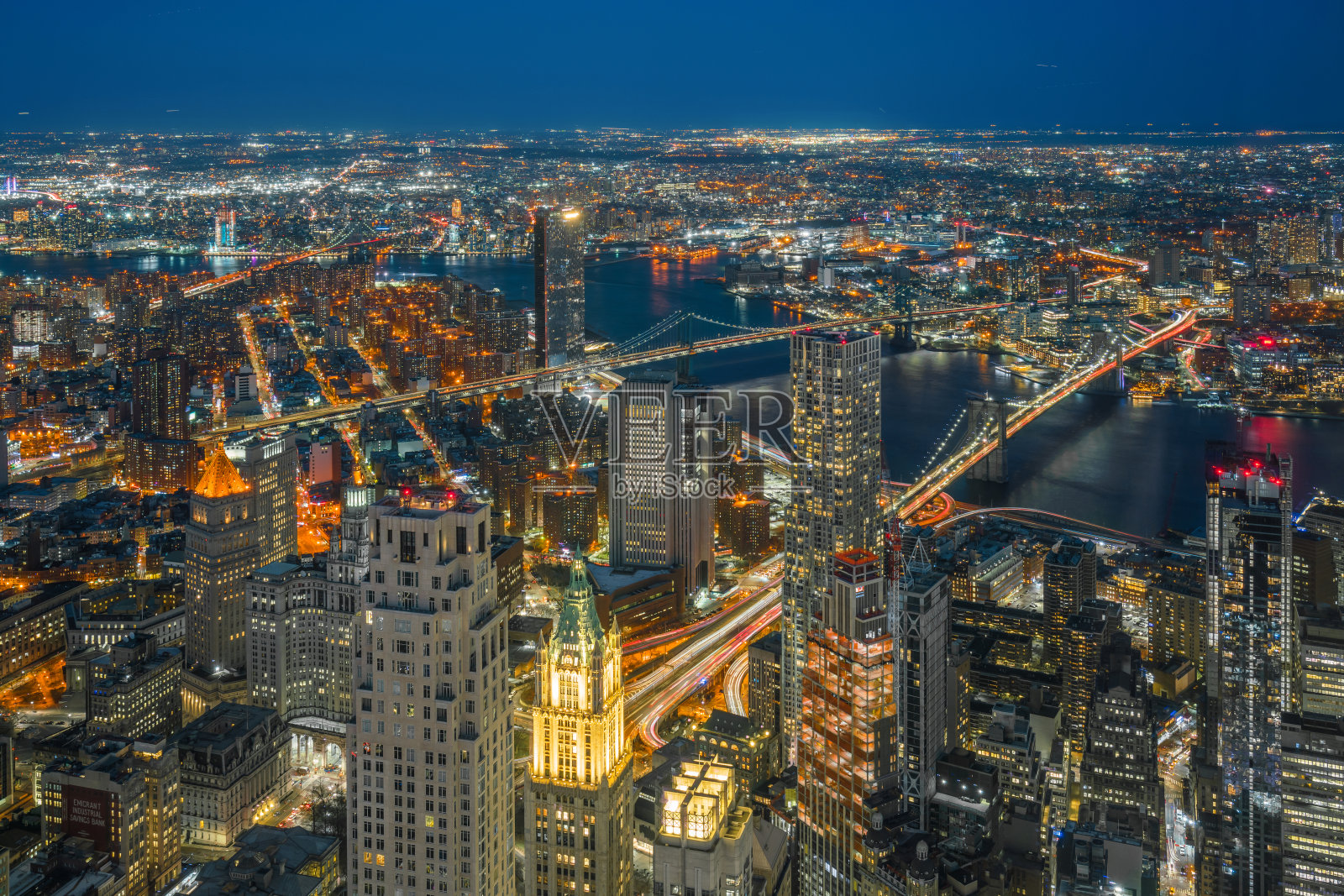 新工作的顶视图城市景观从一个世界贸易天文台在黄昏摩天大楼。鸟瞰图，美国市中心天际线，建筑和建筑的旅游概念照片摄影图片
